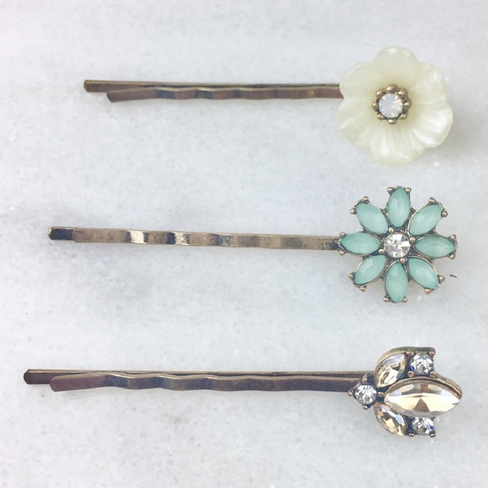 Last! 🌸 Antiqued Gold Crystal Flower Hair Pins - Picture 6 of 8